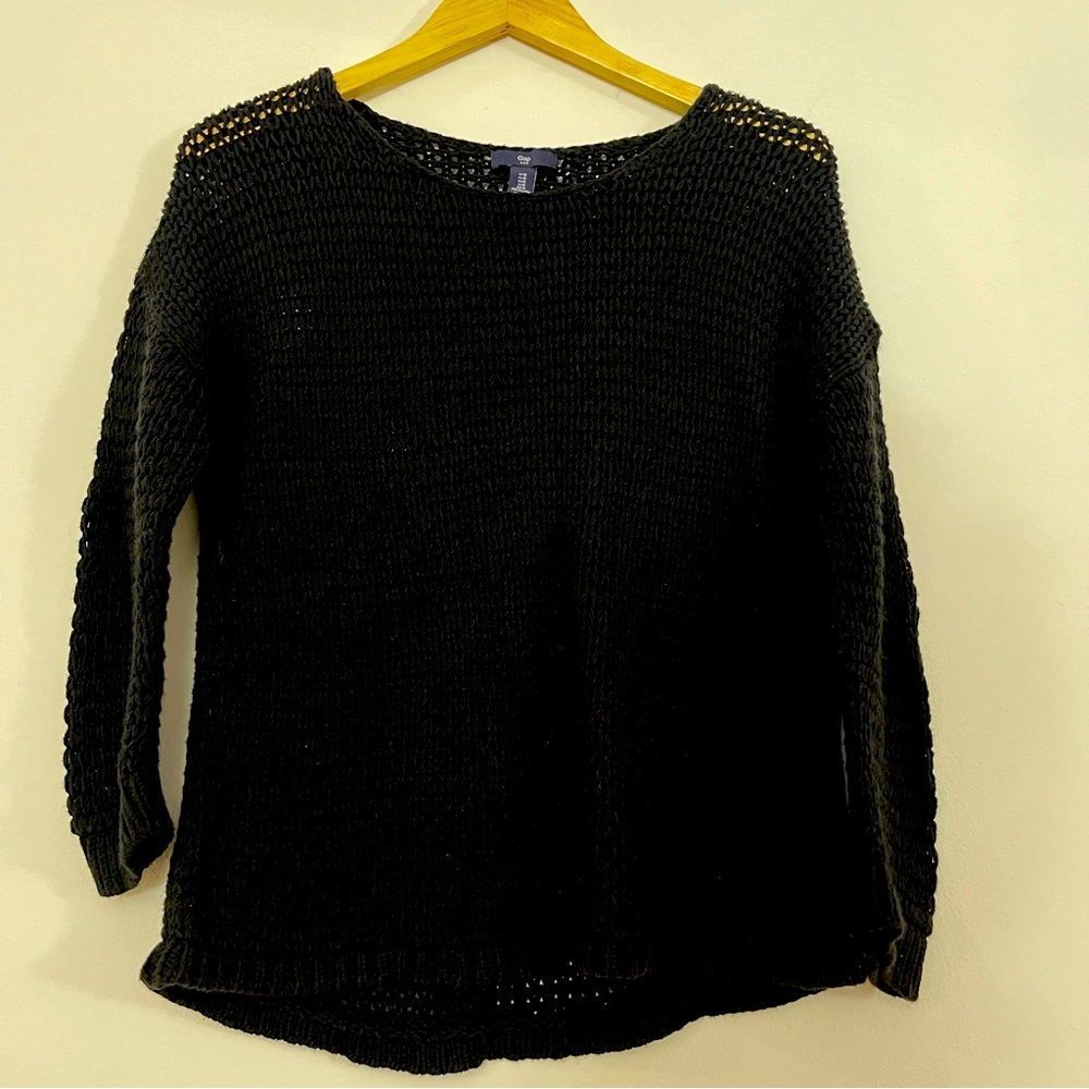 GAP- KNIT CROCHET SWEATER TOP 3/4 SLEEVE- SIZE M